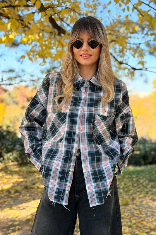 Camasa dama oversized in carouri roz si negre fata