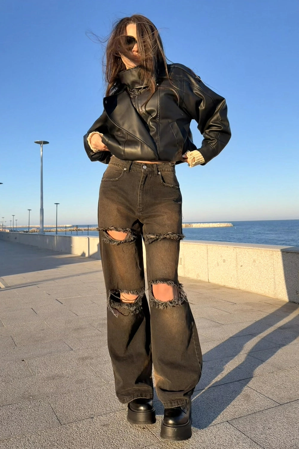 blugi negri dama ripuiti din denim stil streetwear cu croiala larga
