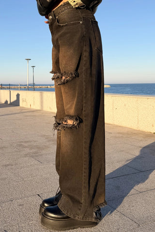 blugi dama din denim negru ripuiti potriviti pentru outfit streetwear vedere laterala