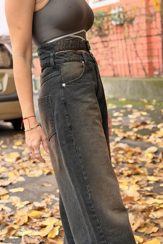 Blugi evazati din denim cu efect decolorat și talie înaltă, vedere laterala