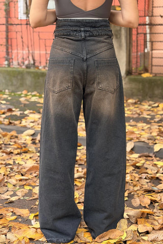 Blugi evazati din denim cu efect decolorat și talie înaltă, vedere din spate