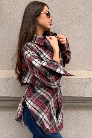 Cămașă damă caro oversized, vedere laterală, din bumbac 100%, mărime unică, stil casual urban