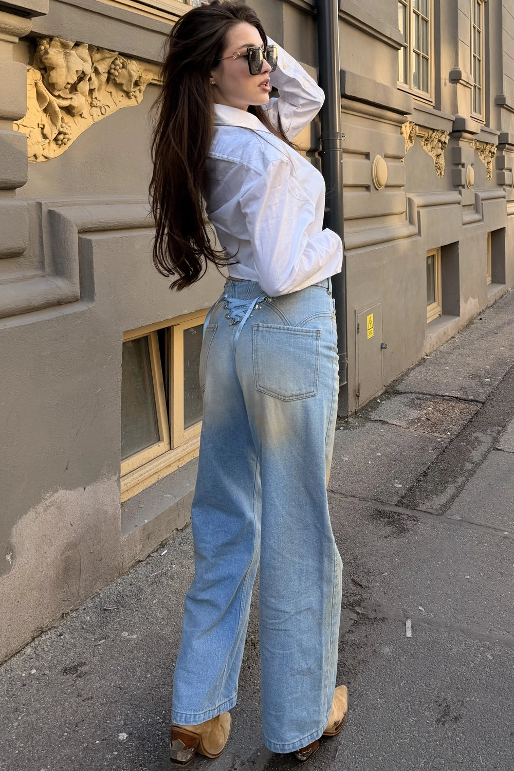 Blugi largi cu talie înaltă și wash vintage în nuanțe calde