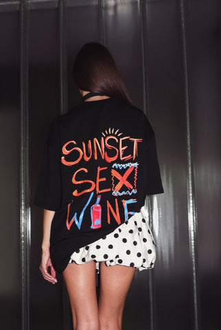 Tricou oversize damă cu imprimeu statement Sunset Sex Wine, negru, din bumbac 100%, stil streetwear modern.